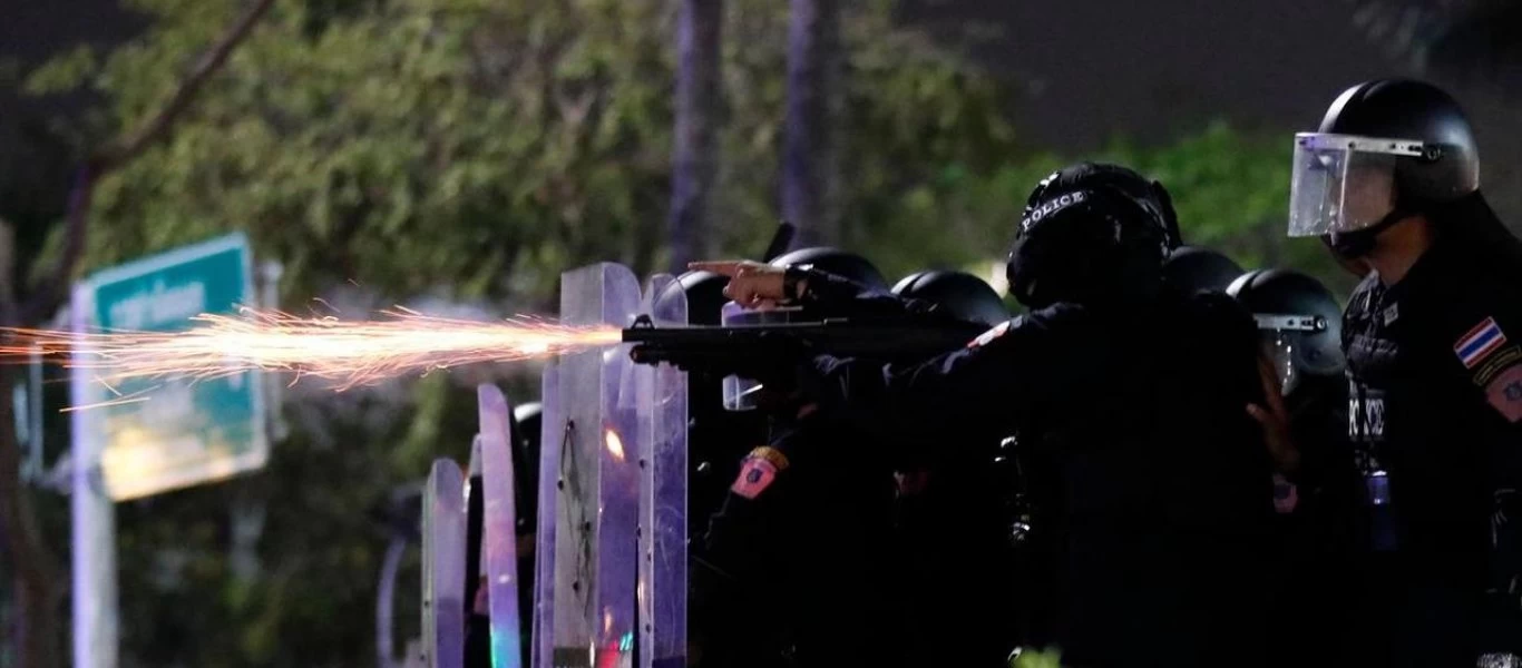 Εξέγερση κατά του lockdown στην Ευρώπη: Δυνάμεις ασφαλείας διέλυσαν με πλαστικές σφαίρες διαδήλωση στην Ελβετία